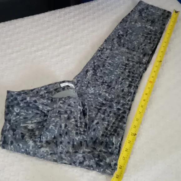 CAbi Skinny Jeans Jeggings Camo Blue Gray Style 604 Size 4 - Picture 9 of 11
